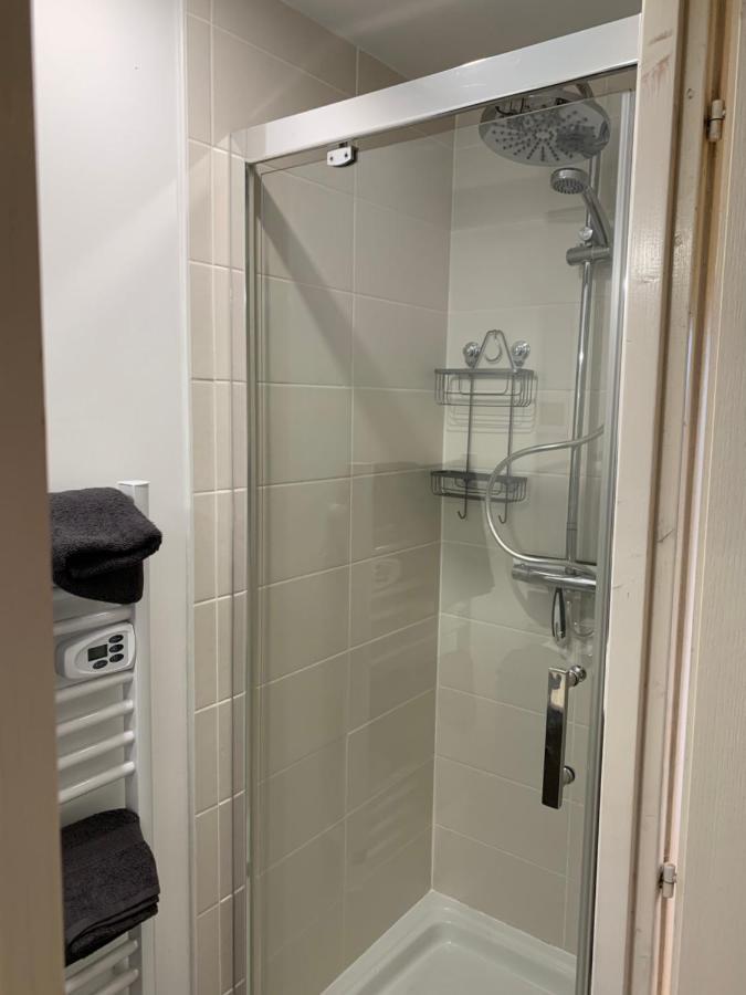 Resid Home 5 - Duplex Cosy Avec Parking Gratuit Saint-Léonard المظهر الخارجي الصورة